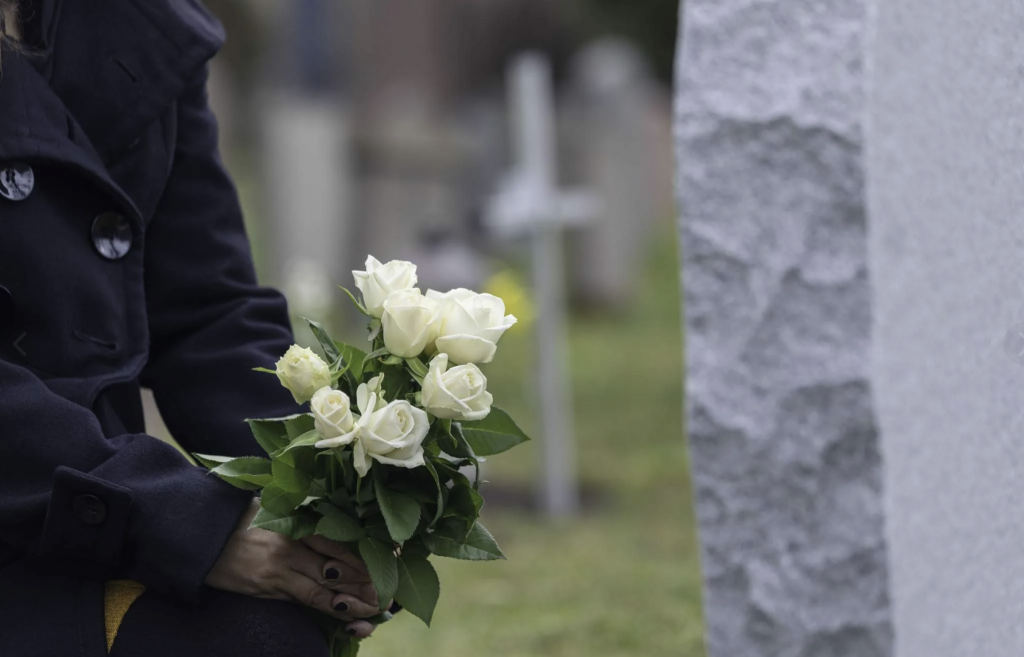 цветы на могилу