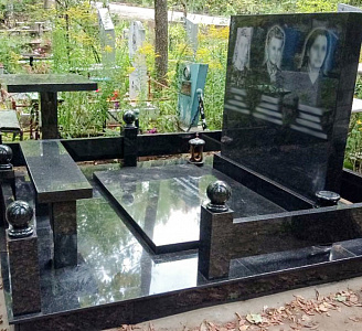 Особенности ухода за памятником из черного гранита