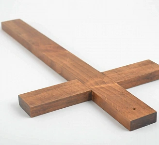 Что означает перевернутый крест на кладбище